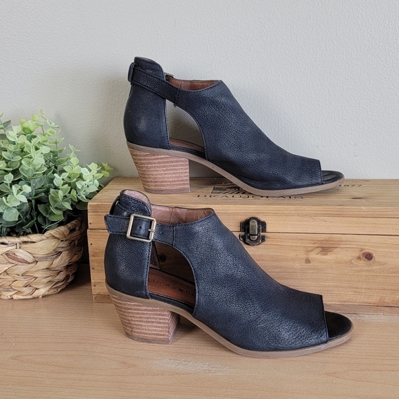Lucky Brand Barimo Black Leather Stacked Heel Peep Toe Buckle Ankle Booties 6 - Picture 1 of 13